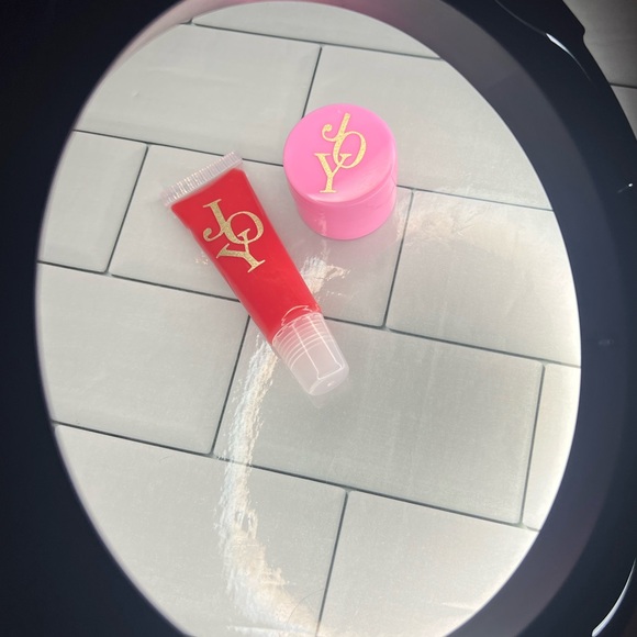 JOY Christmas Lip Gloss And Lip Scrub Set - Picture 2 of 4